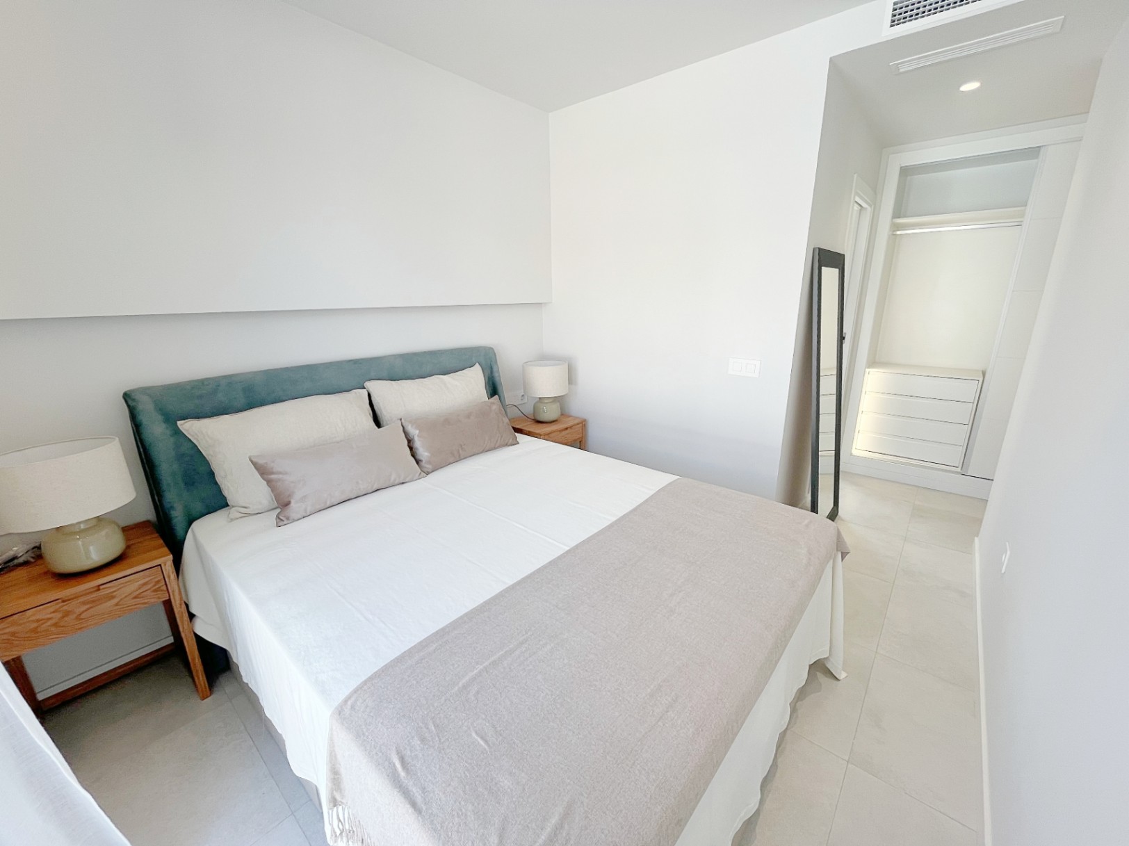 Semi-detached townhouses with private plot in Els Poblets