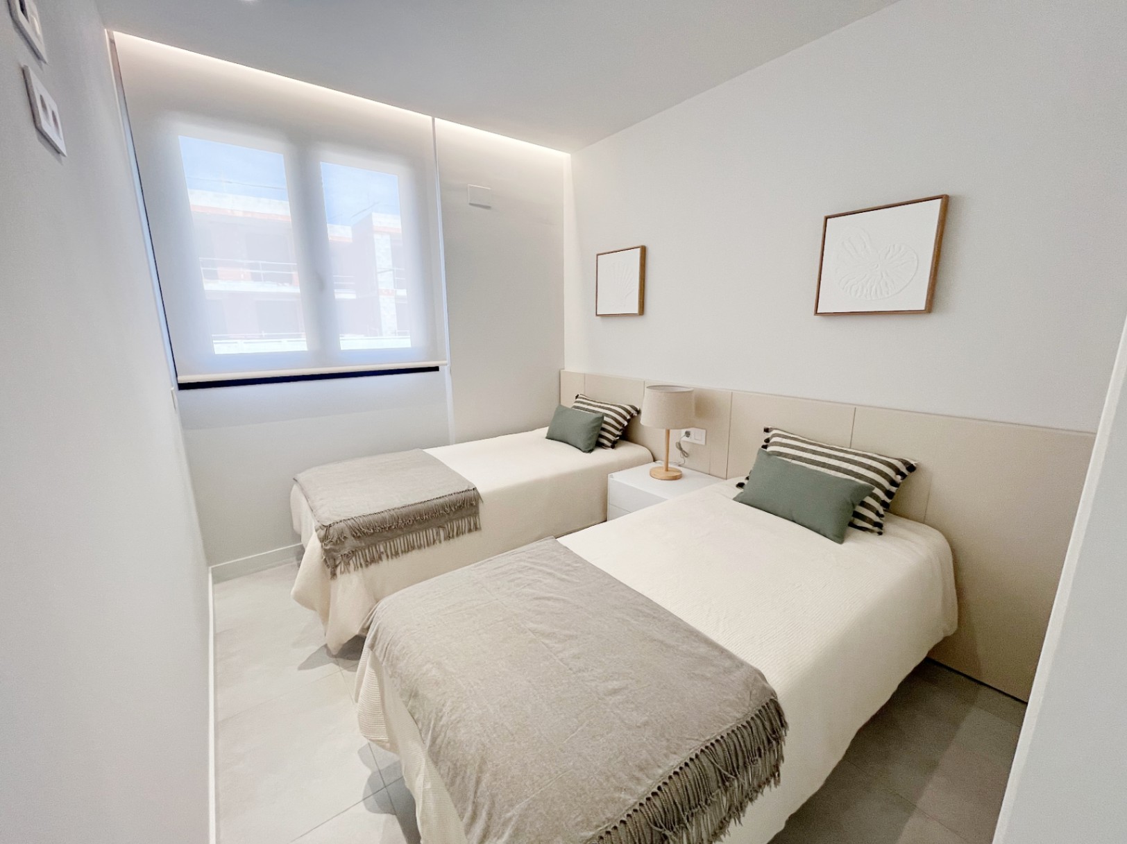 Semi-detached townhouses with private plot in Els Poblets