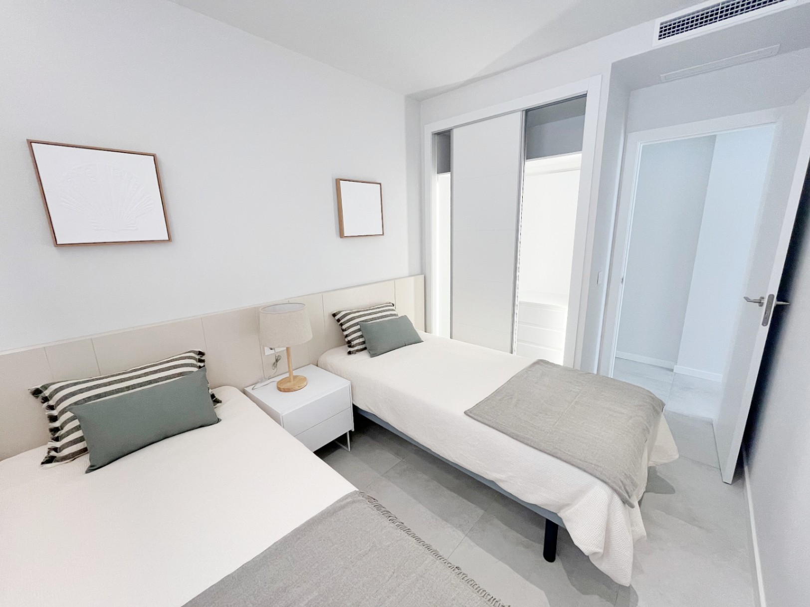 Semi-detached townhouses with private plot in Els Poblets