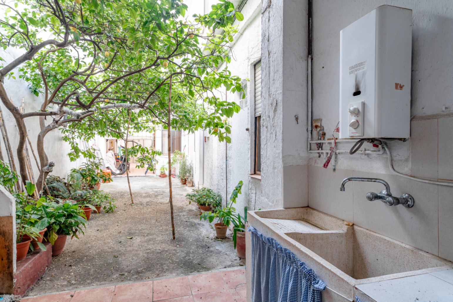 Casa de pueblo 2 viviendas separadas y  garaje