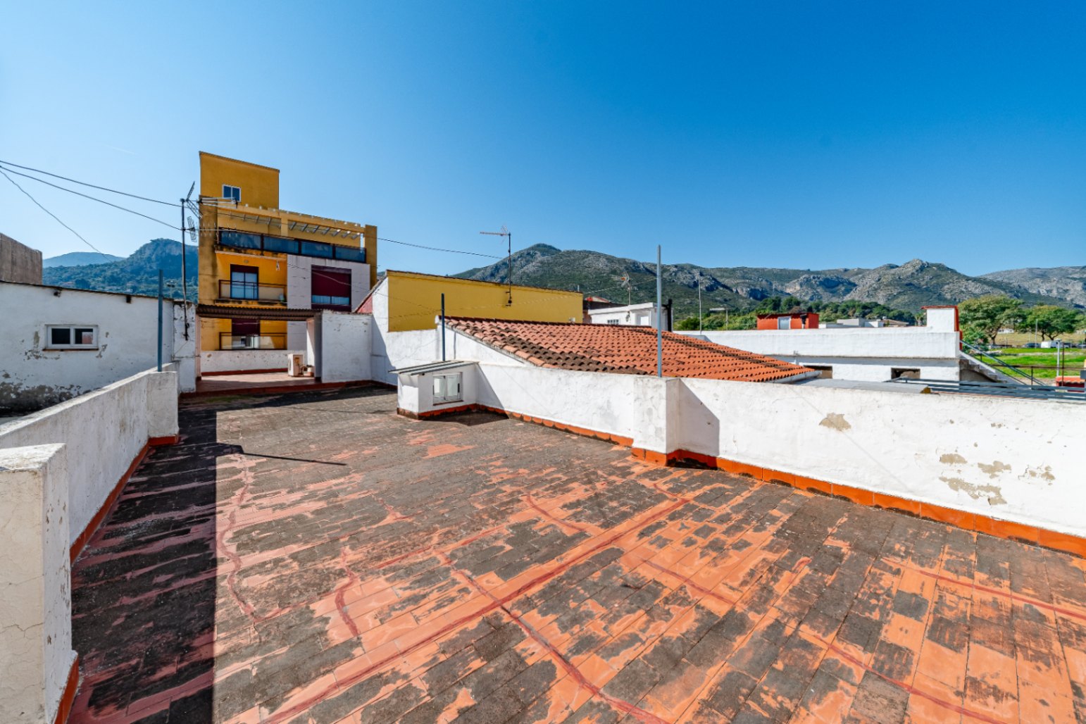 Casa de pueblo 2 viviendas separadas y  garaje