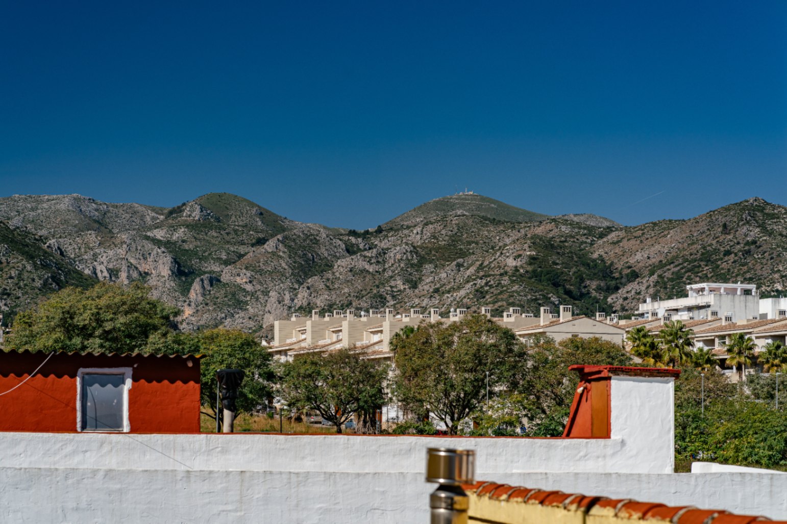 Casa de pueblo 2 viviendas separadas y  garaje