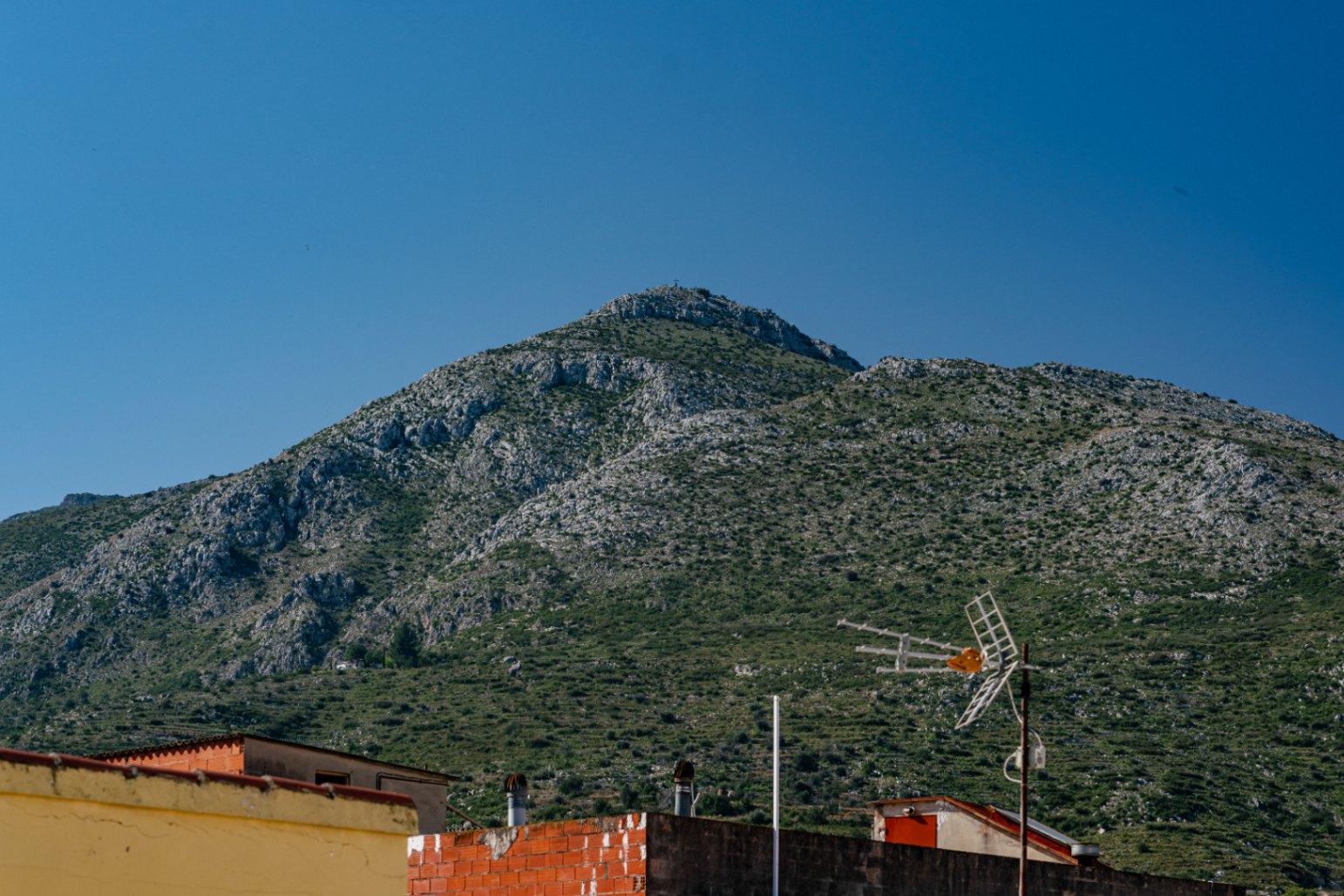 Casa de pueblo 2 viviendas separadas y  garaje