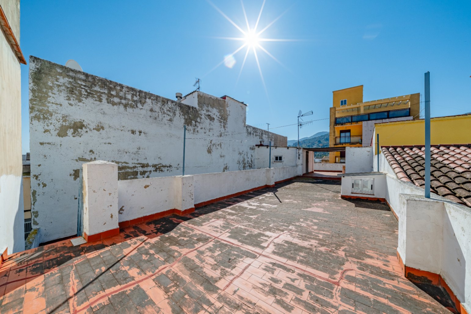 Casa de pueblo 2 viviendas separadas y  garaje