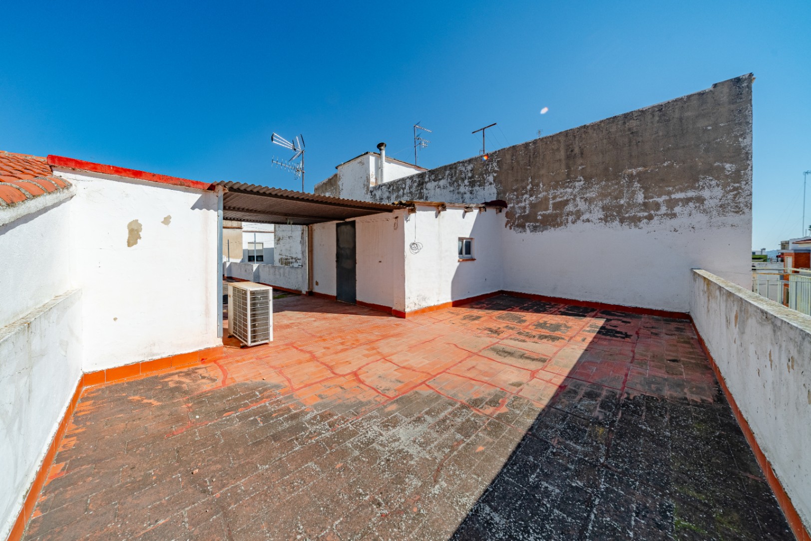 Casa de pueblo 2 viviendas separadas y  garaje