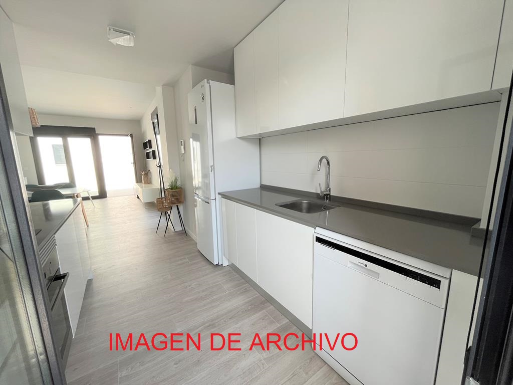 Adosado con parcela privada de 2 dormitorios obra nueva con piscina comunitaria