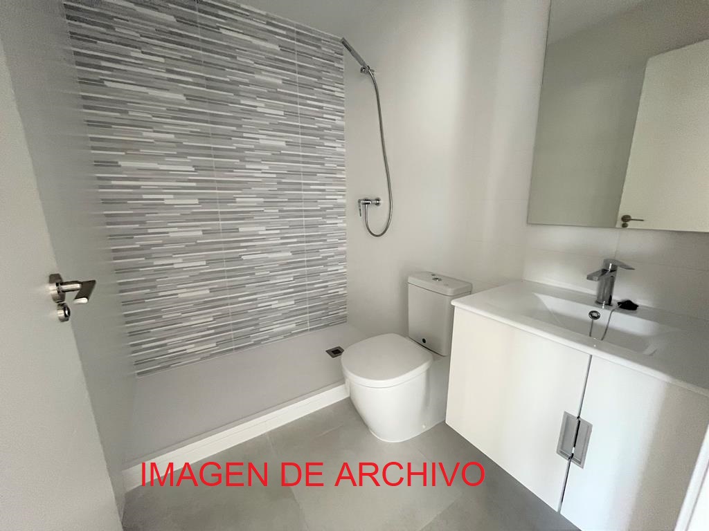 Adosado con parcela privada de 2 dormitorios obra nueva con piscina comunitaria