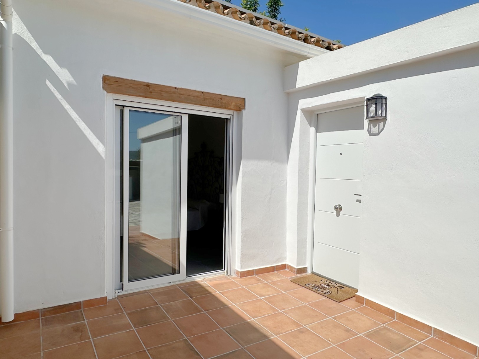 Casa de campo con 2 dormitorios y terraza.