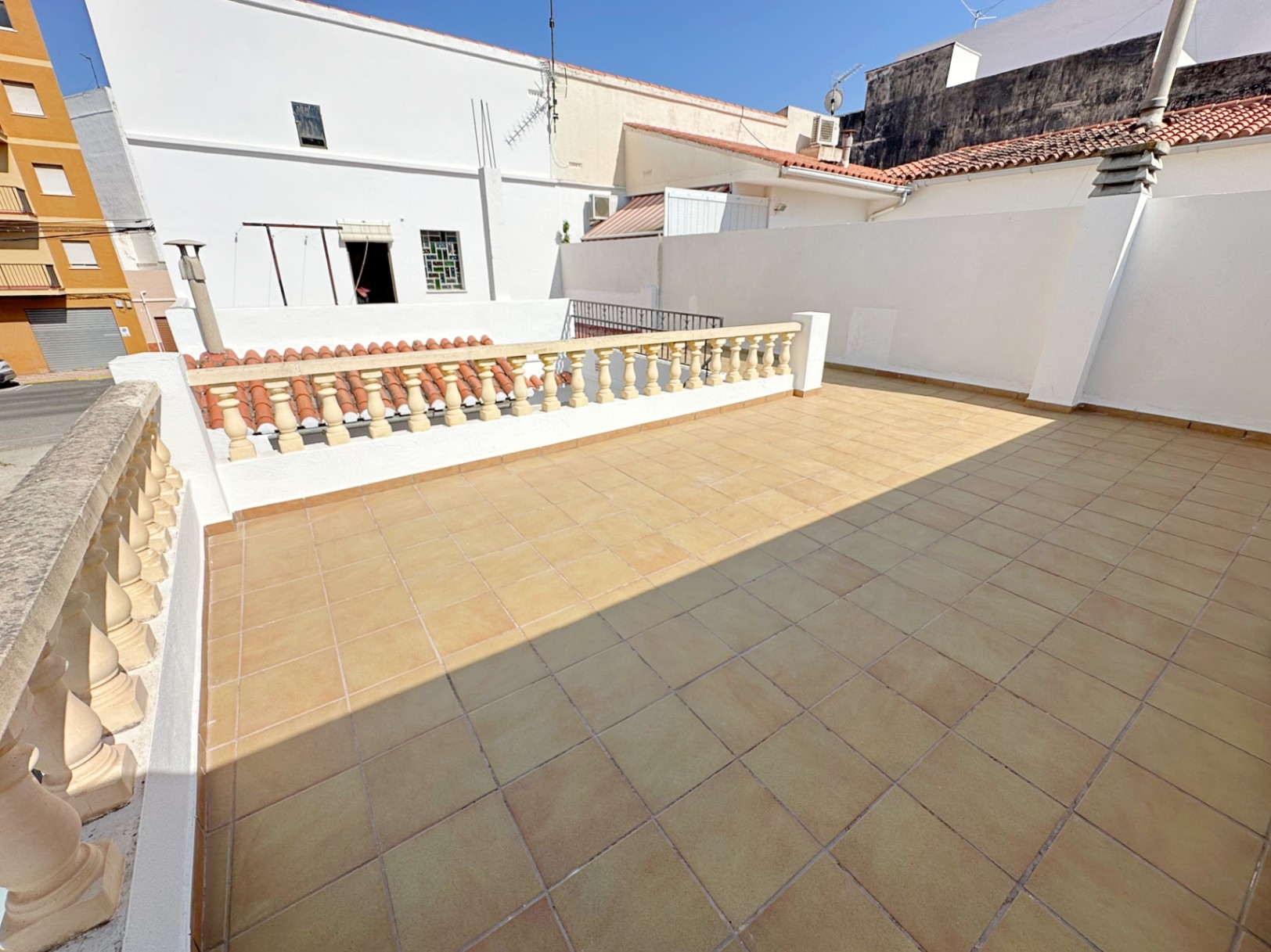 Casa de pueblo en El Verger con 4 habitaciones, patio y garaje