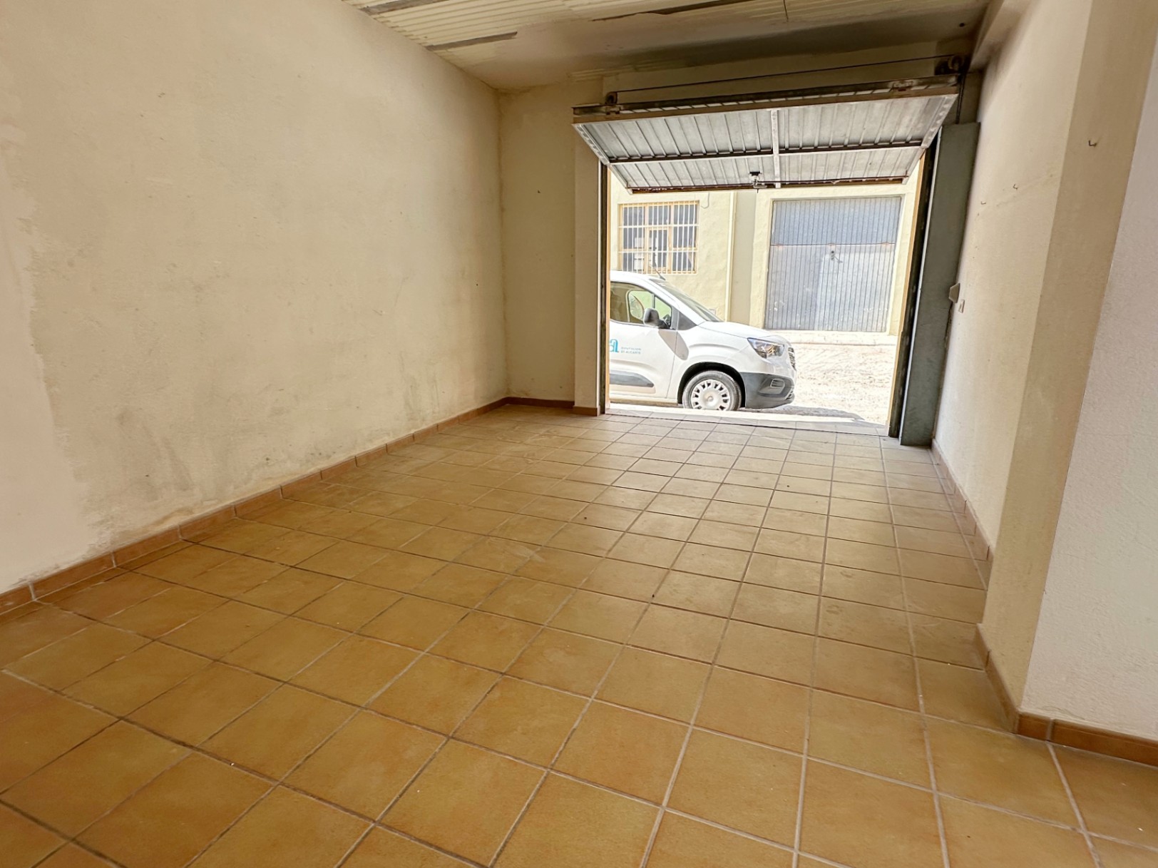 Casa de pueblo en El Verger con 4 habitaciones, patio y garaje