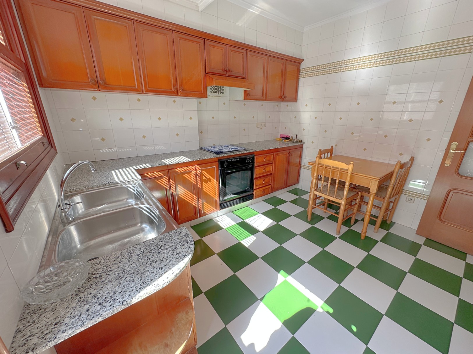 Casa de pueblo en El Verger con 4 habitaciones, patio y garaje