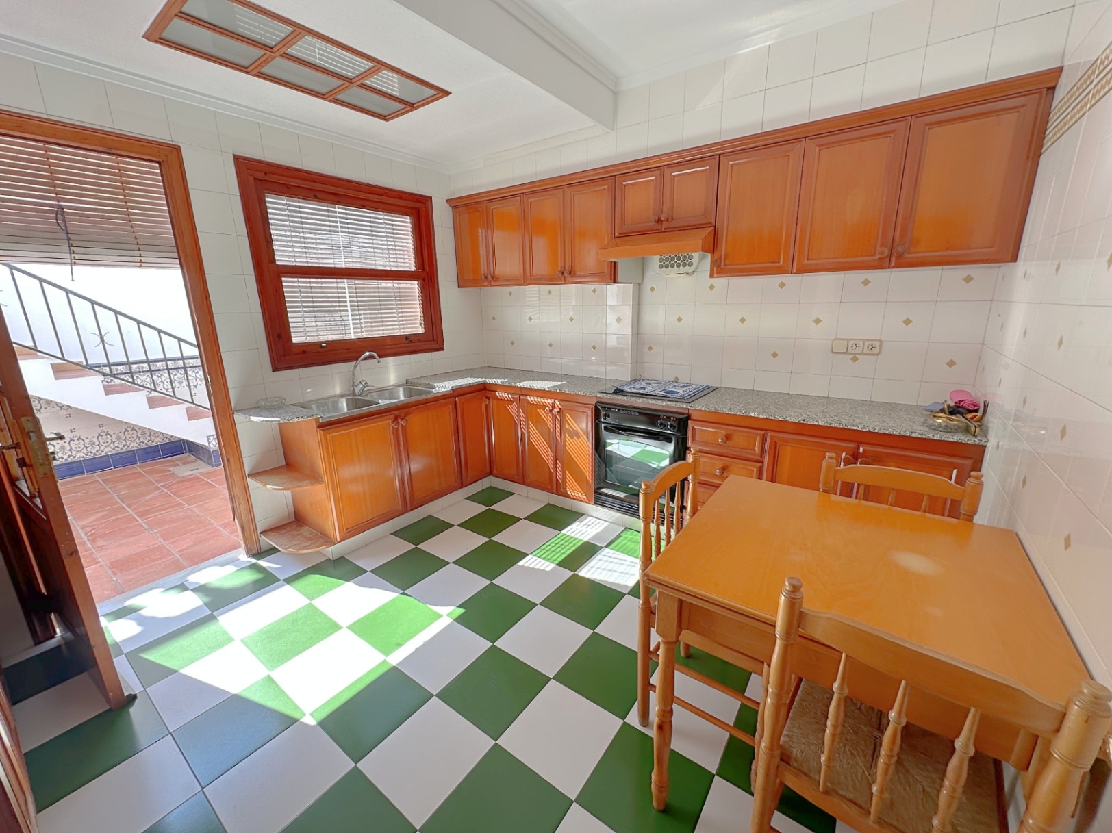 Casa de pueblo en El Verger con 4 habitaciones, patio y garaje