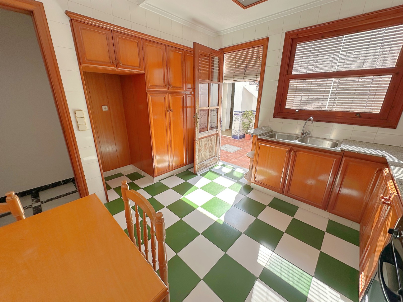 Casa de pueblo en El Verger con 4 habitaciones, patio y garaje