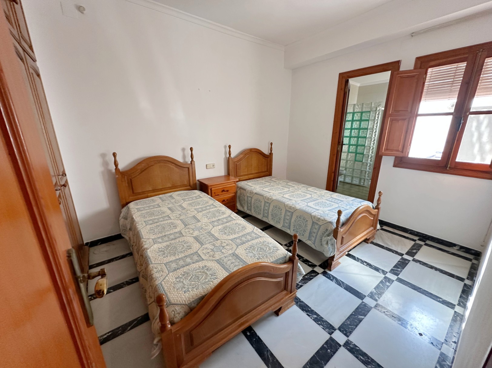 Casa de pueblo en El Verger con 4 habitaciones, patio y garaje