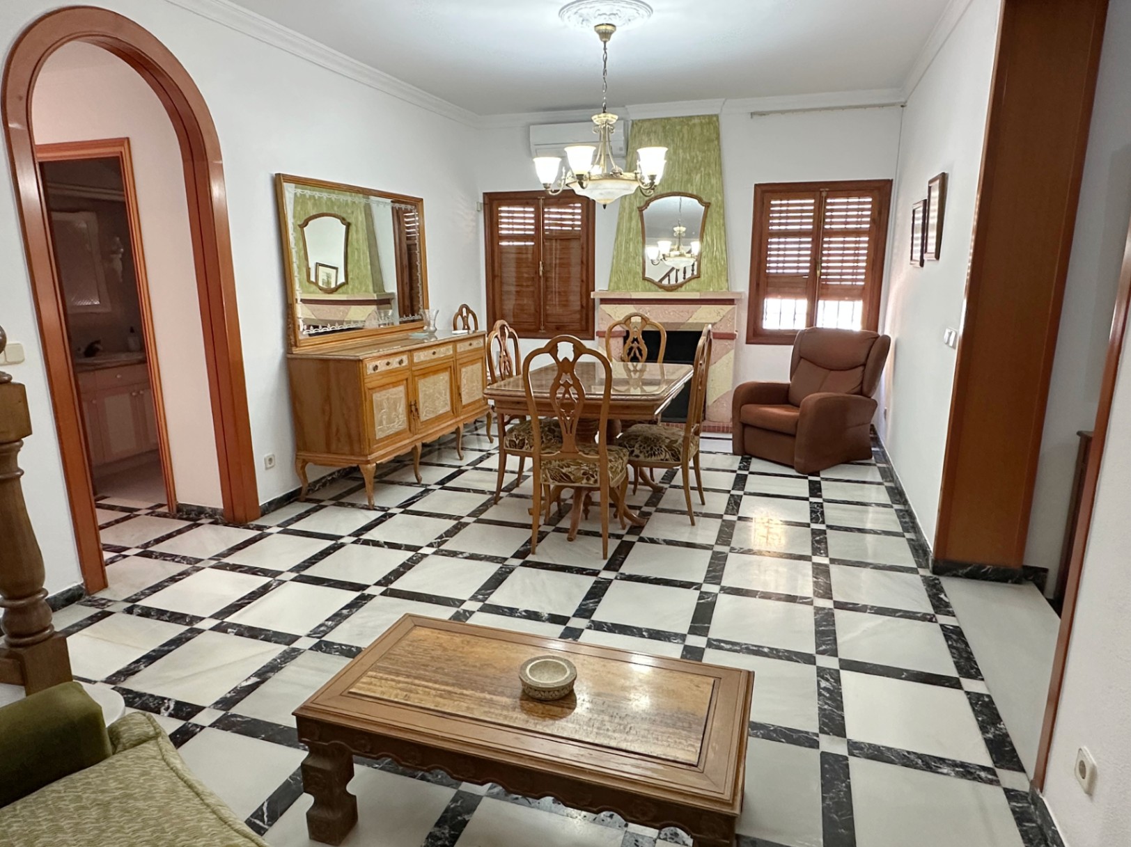 Casa de pueblo en El Verger con 4 habitaciones, patio y garaje