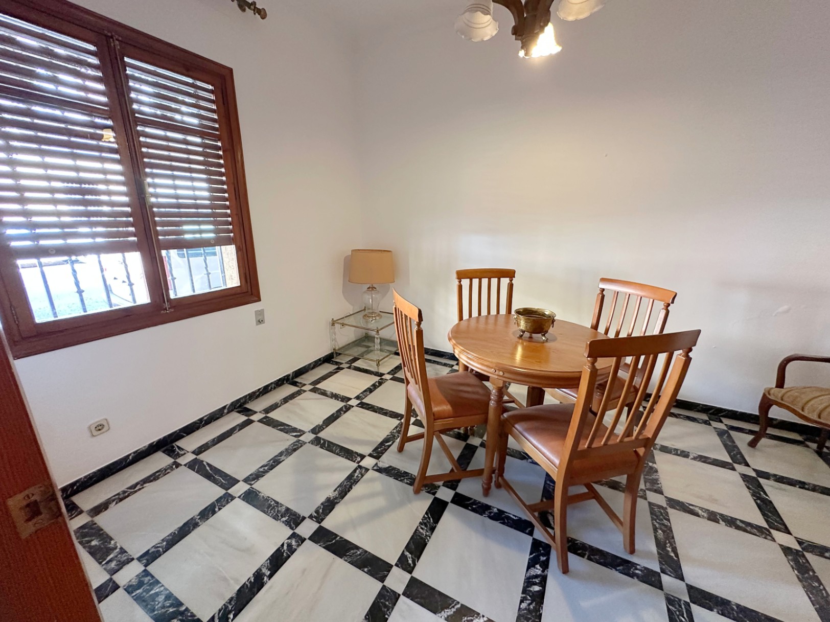 Casa de pueblo en El Verger con 4 habitaciones, patio y garaje