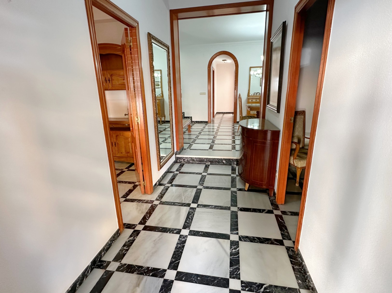 Casa de pueblo en El Verger con 4 habitaciones, patio y garaje