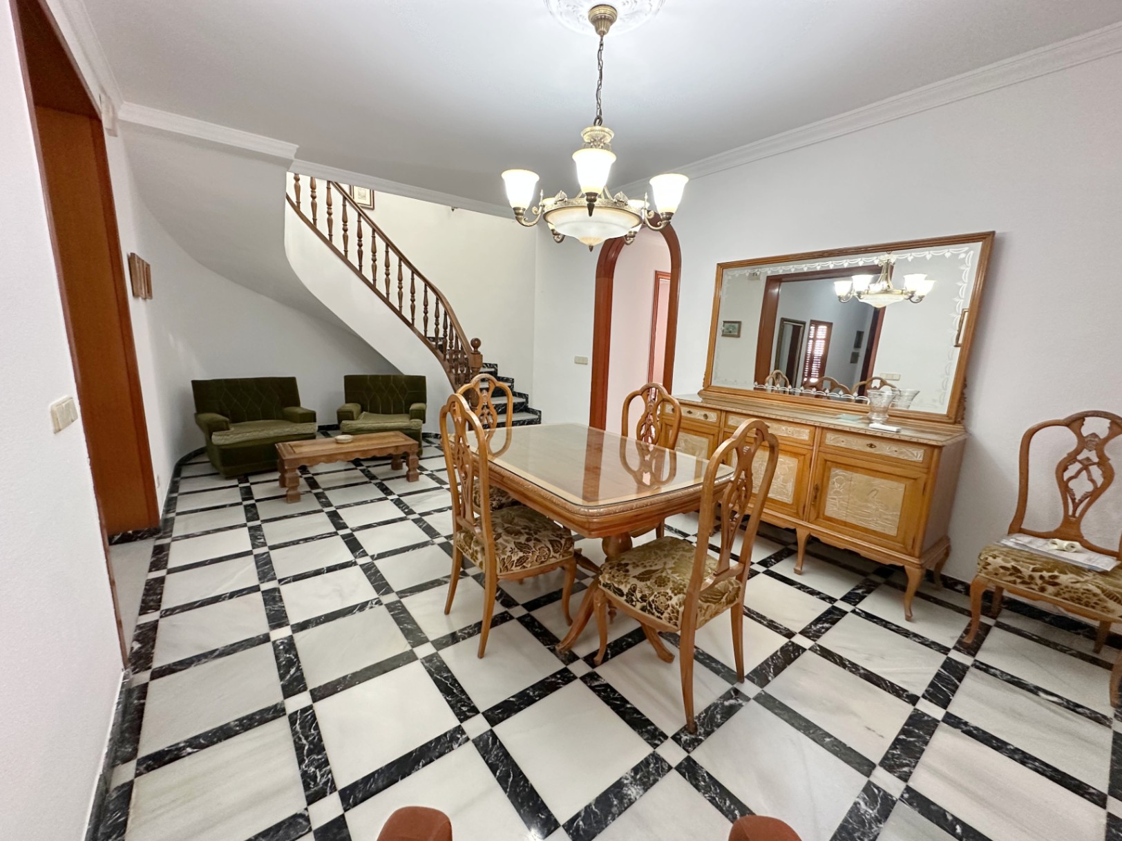 Casa de pueblo en El Verger con 4 habitaciones, patio y garaje