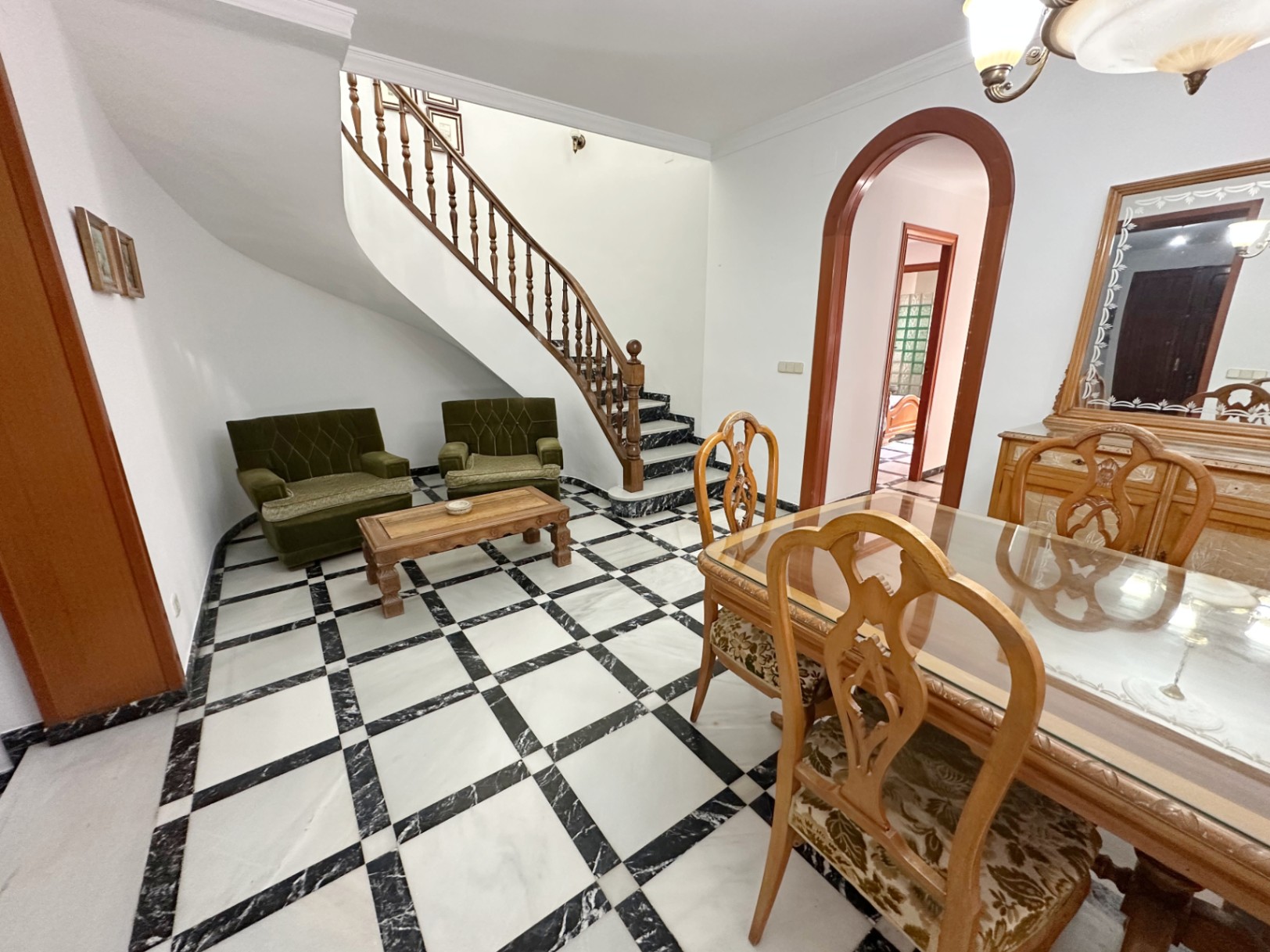 Casa de pueblo en El Verger con 4 habitaciones, patio y garaje