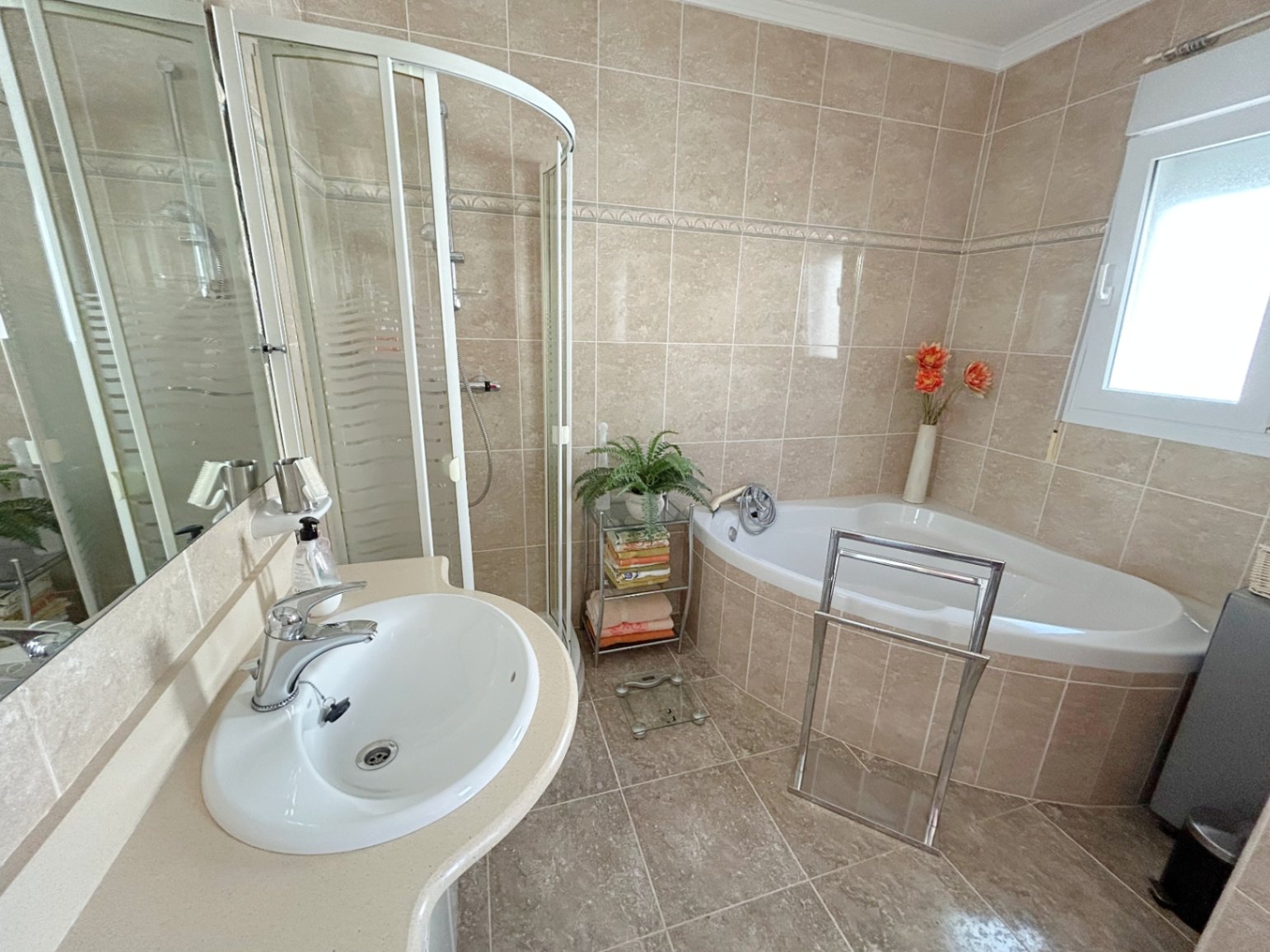 Chalet independiente con apartamento separado en Orba