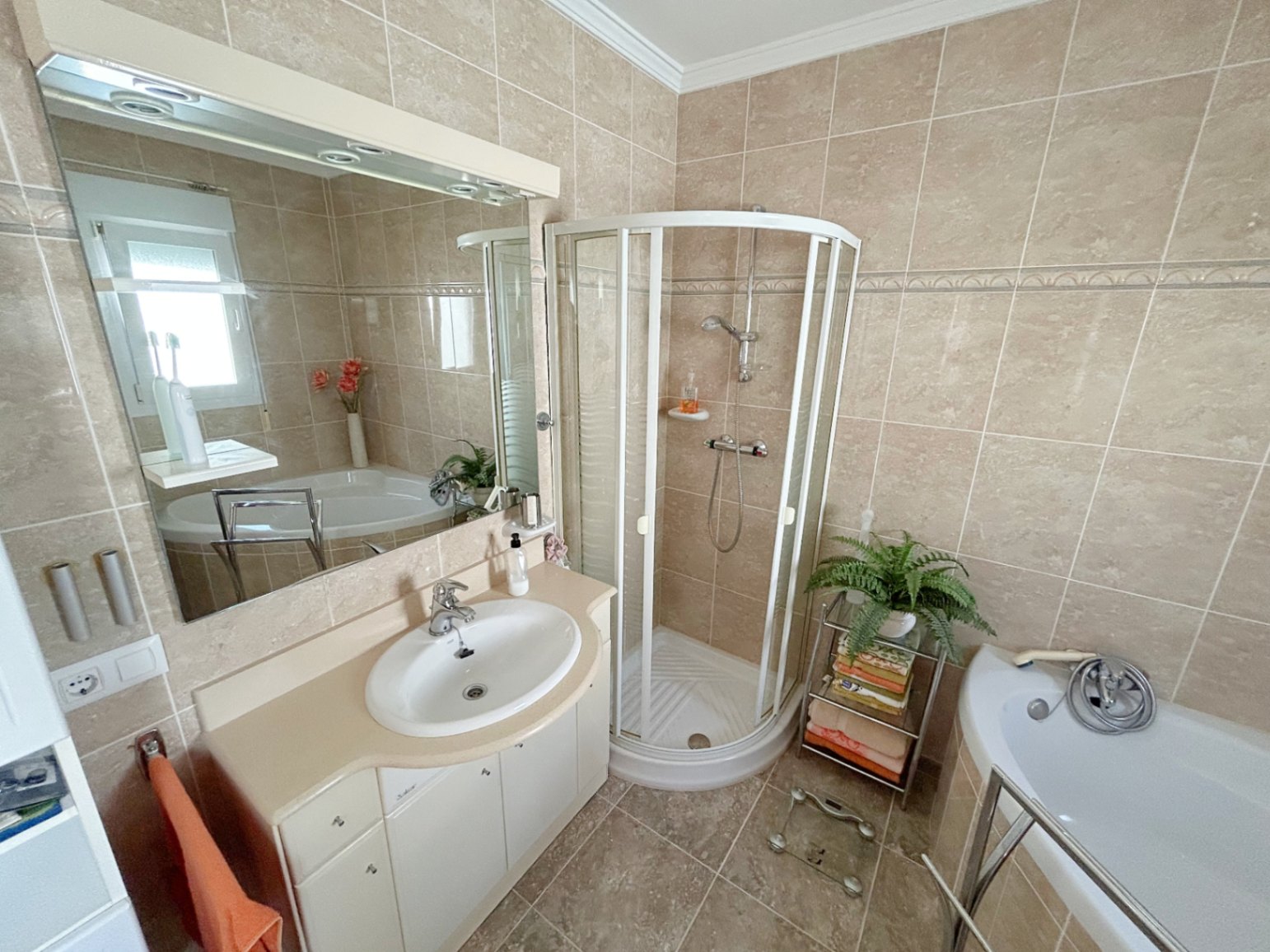 Chalet independiente con apartamento separado en Orba