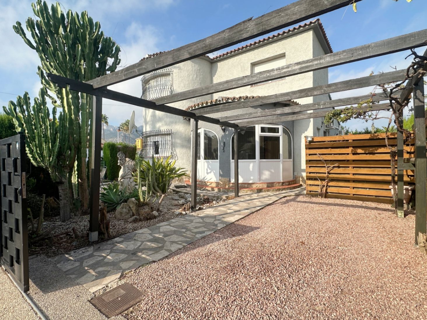 Detached chalet with 4 bedrooms in Els Poblets