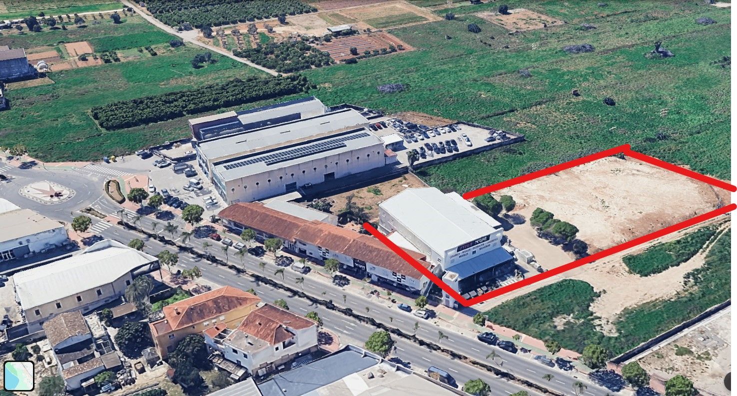 Nave comercial  de 1477m2 construidos en parcela de 5855m2  en El Verger
