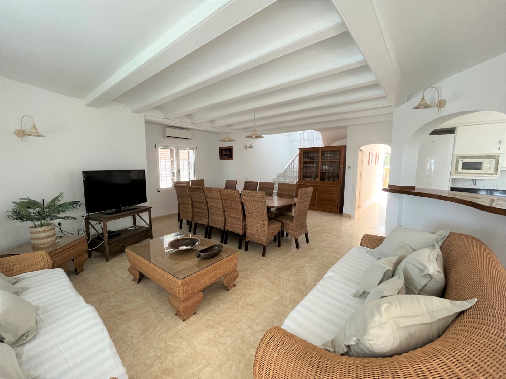 Chalet de 6 dormitorios en primera línea de playa Denia