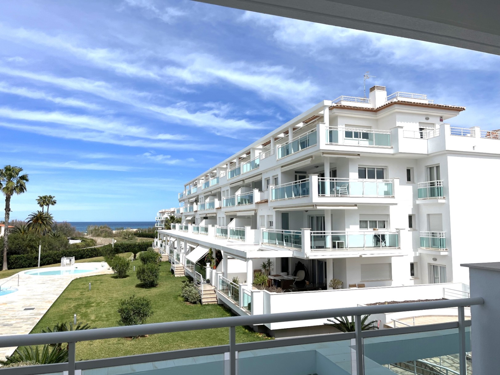 Frontline apartment with direct sea view in Denia