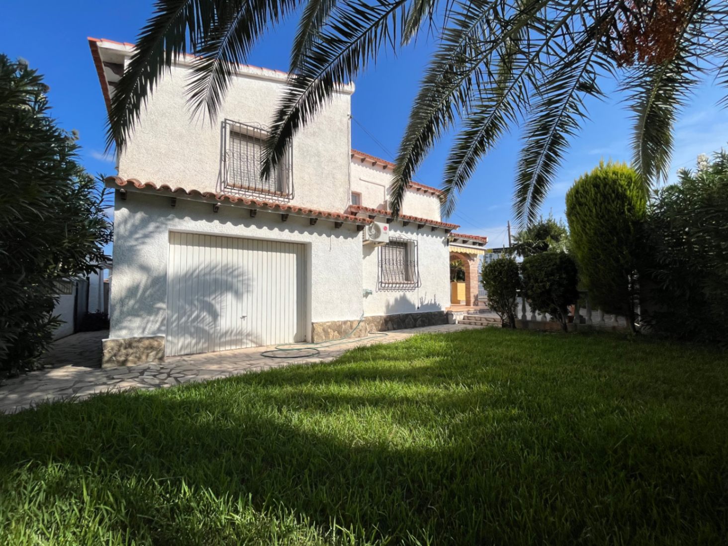 Villa with independent apartment in Els Poblets