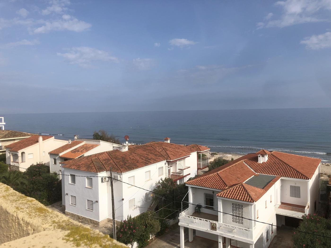 Apartment with sea views in Denia beach first line