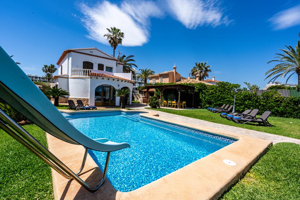 6 bedroom villa on the beachfront Denia