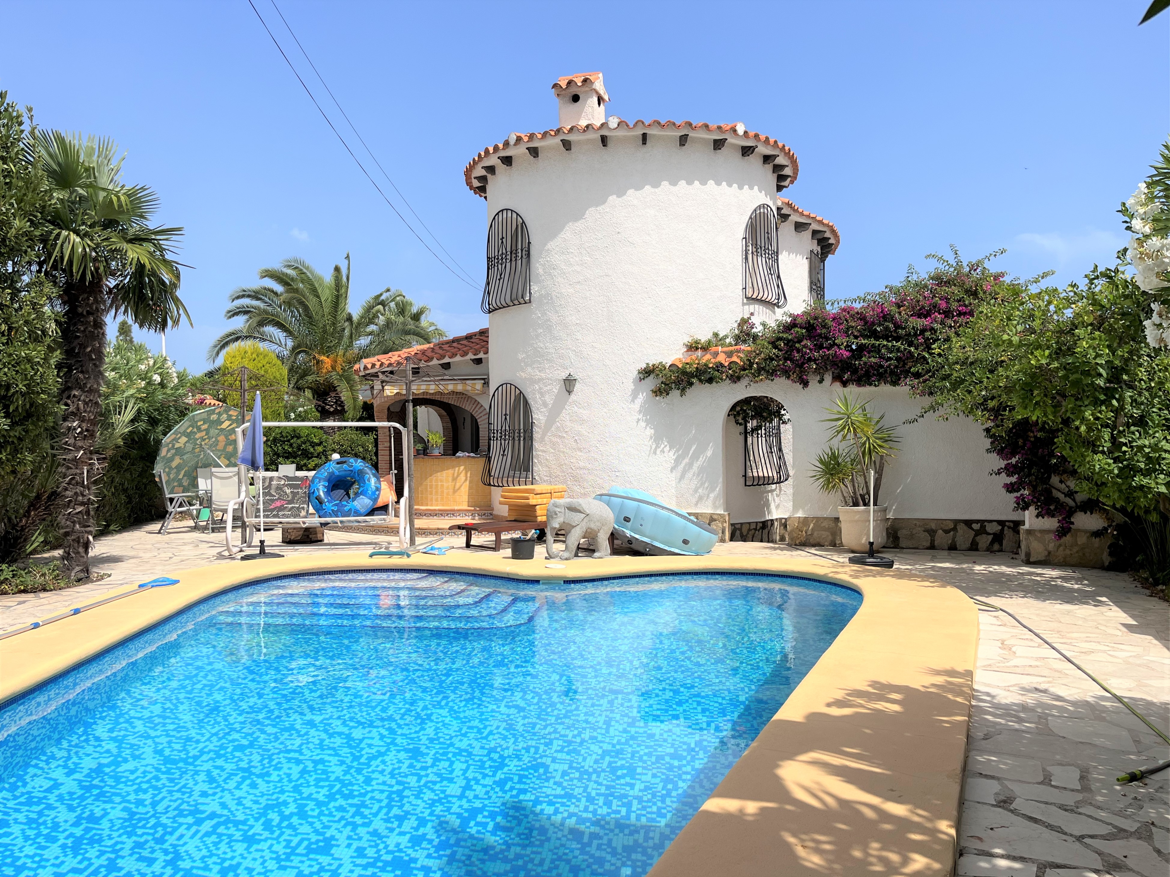 Villa with independent apartment in Els Poblets